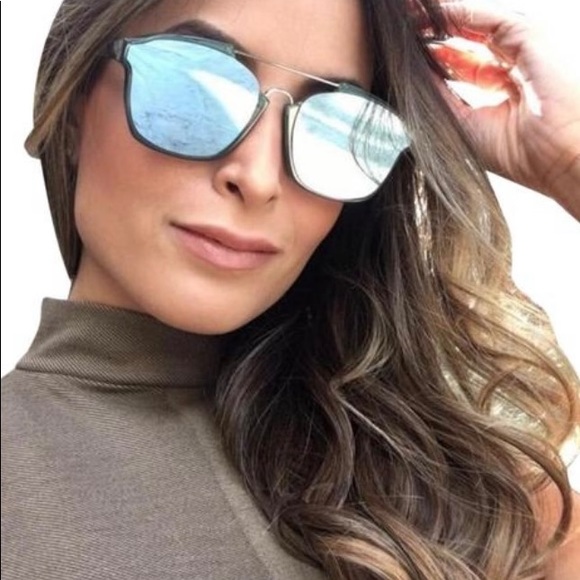 DIOR 2023 TOP SPRING COLOR IS GREEN,THIS PAIR HAS THE BLUE FLASH MIRROR LENSES - Picture 10 of 16